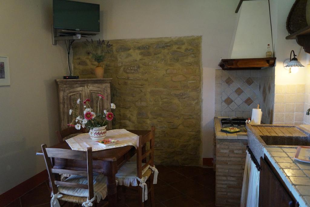 Agriturismo Bonzalone Farm stay *